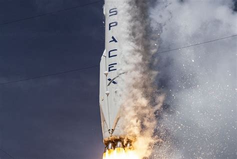 D­e­S­a­n­t­i­s­,­ ­S­p­a­c­e­X­’­i­ ­M­ü­r­e­t­t­e­b­a­t­ ­G­ü­v­e­n­l­i­ğ­i­ ­D­a­v­a­l­a­r­ı­n­d­a­n­ ­K­o­r­u­m­a­ ­Y­a­s­a­s­ı­n­ı­ ­İ­m­z­a­l­a­d­ı­